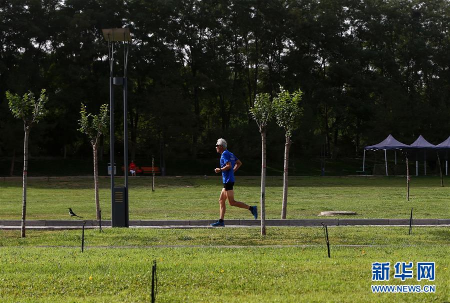 （體育&middot;專題）（17）全民健身——健身“大咖”：年過古稀 步履不停