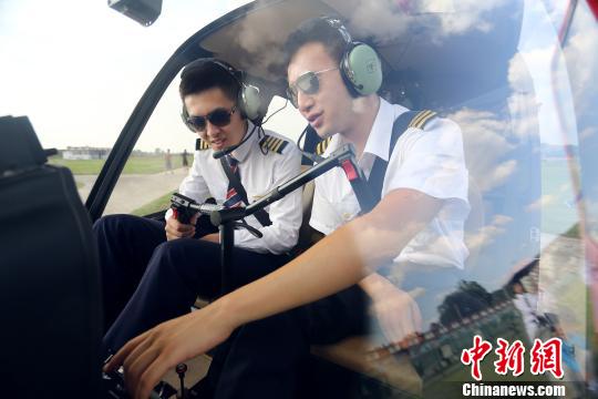 四川一高校開(kāi)設(shè)直升機(jī)駕駛專業(yè)未來(lái)年薪可達(dá)60萬(wàn)