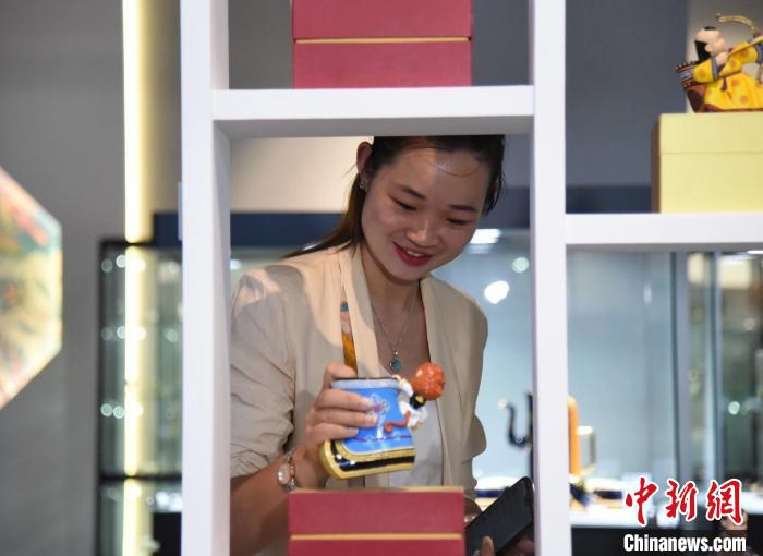 草原文化遺產(chǎn)保護(hù)日：千余款傳統(tǒng)工藝和文創(chuàng)產(chǎn)品開(kāi)展