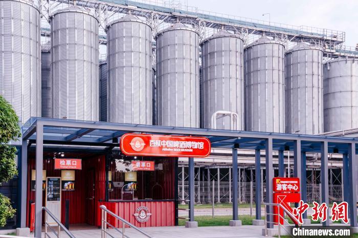 圖為基地原料立倉(cāng)?！±钅宪?攝