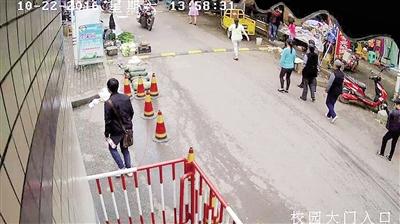 雙橋入室盜竊案，監(jiān)控視頻截圖紅圈處為犯罪嫌疑人。 本報記者 雷鍵 通訊員 葉文廣 攝