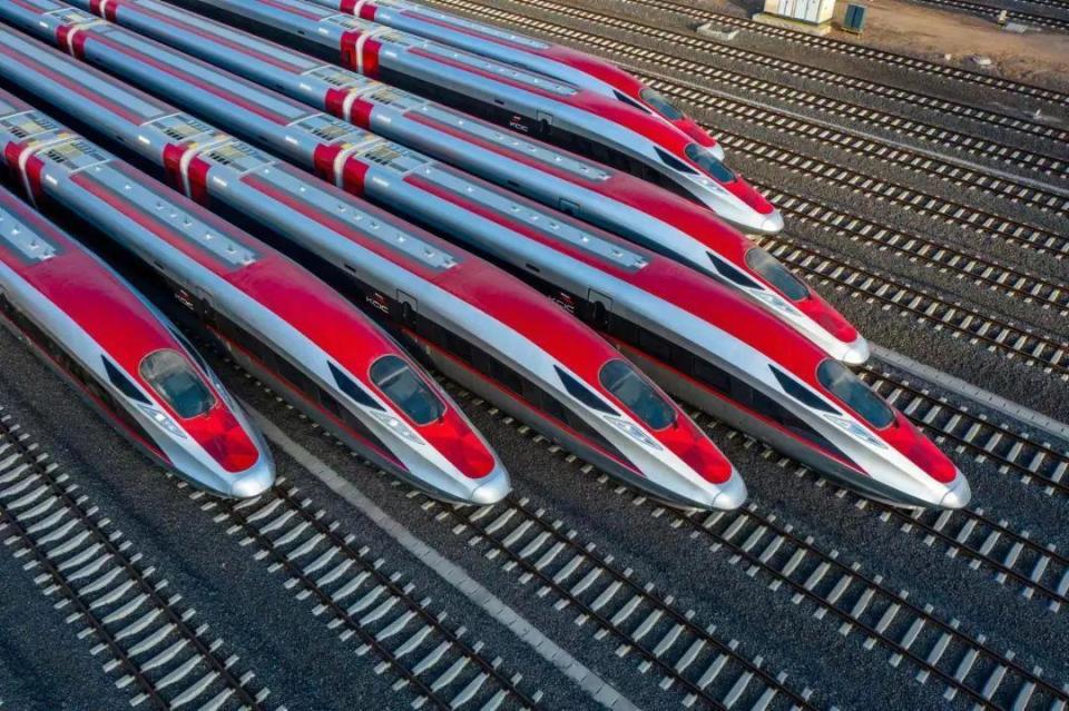 ?雅萬(wàn)高鐵動(dòng)車(chē)組。中國(guó)中車(chē)供圖。