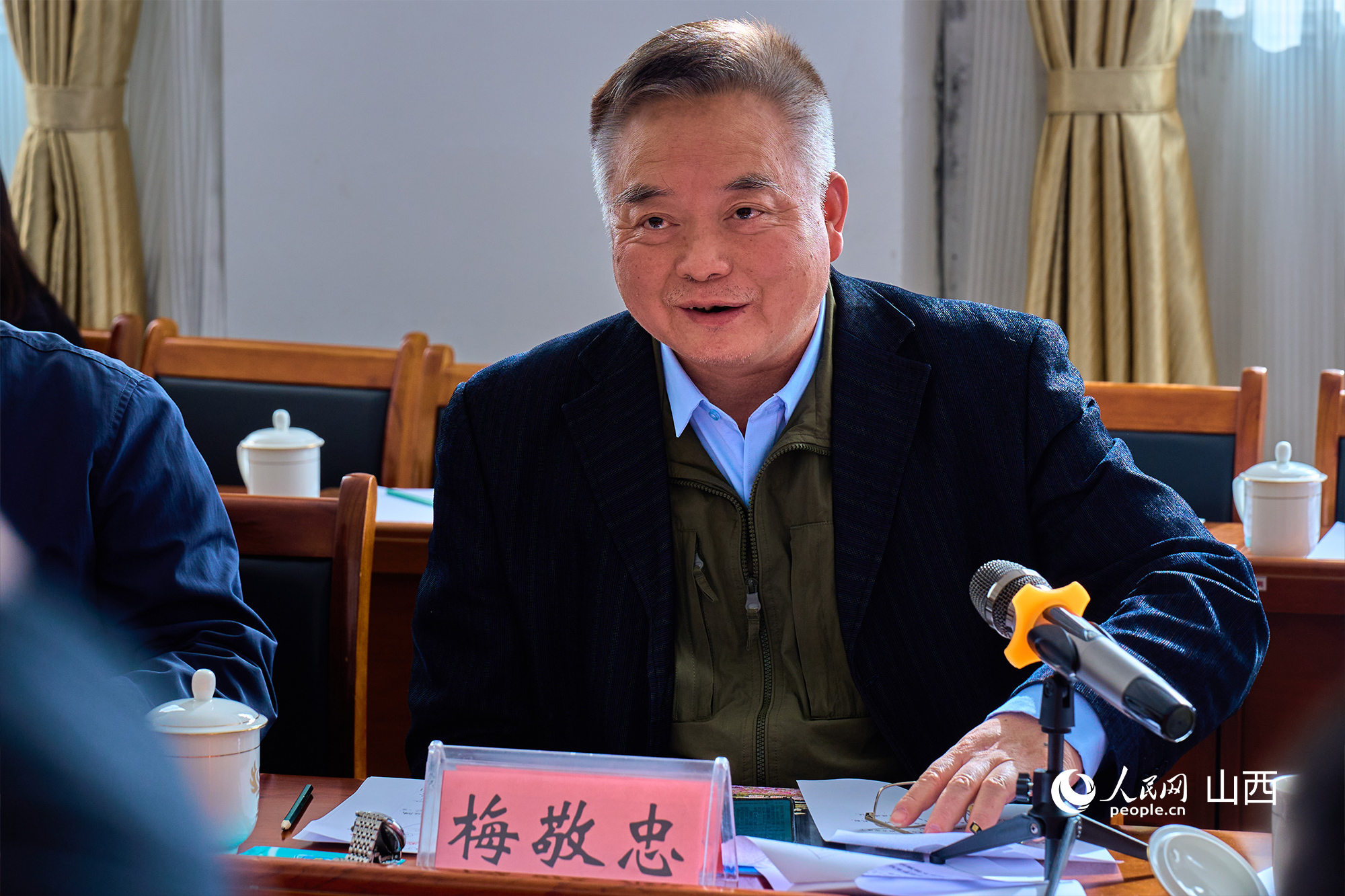 中央黨校（國家行政學院）文史教研部原副主任、教授梅敬忠。人民網(wǎng) 張超寧攝