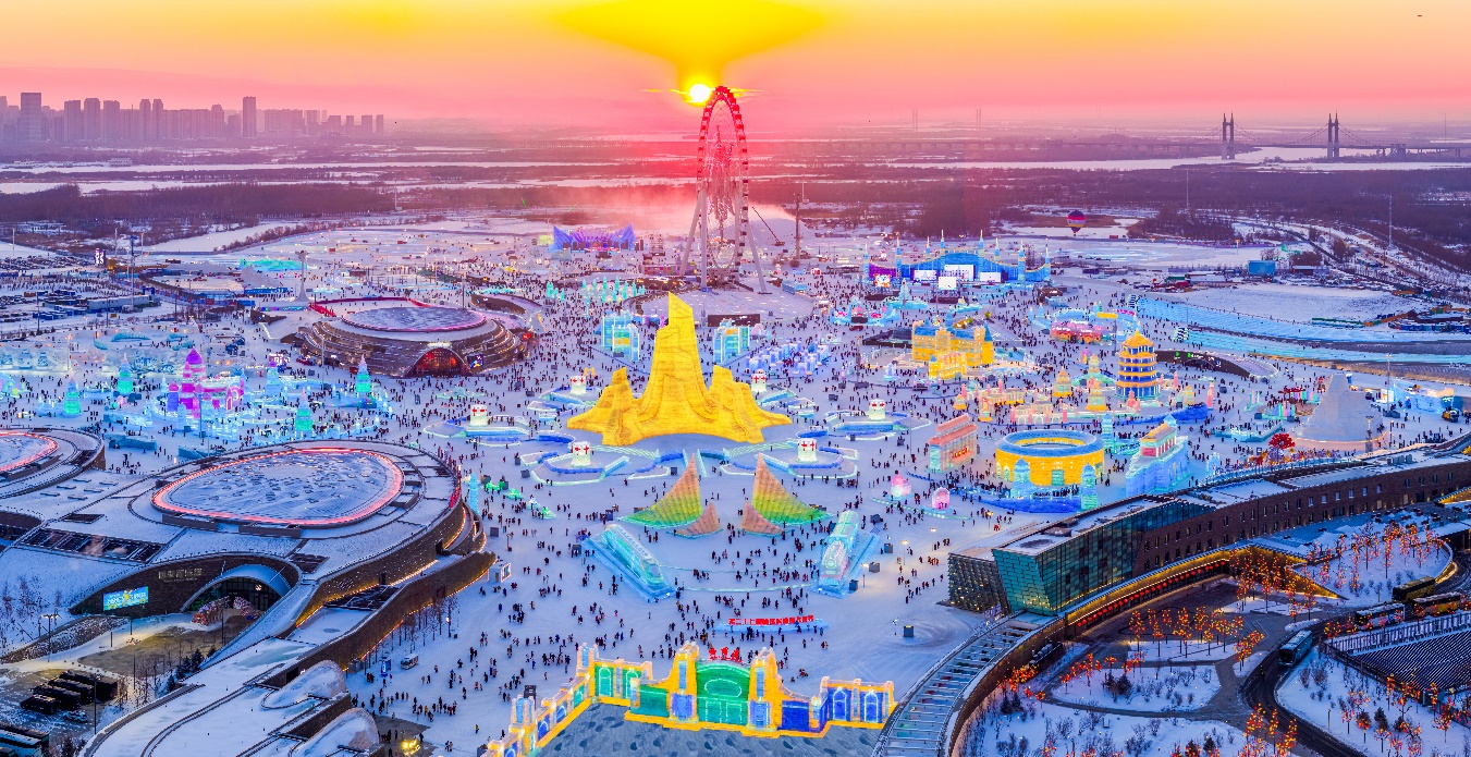 哈爾濱冰雪大世界迎來“開門紅”。人民網(wǎng)記者 蘇靖剛攝