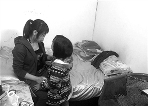 小梅現(xiàn)在只身帶著女兒，生活困難 圖片來源：溫州網(wǎng)