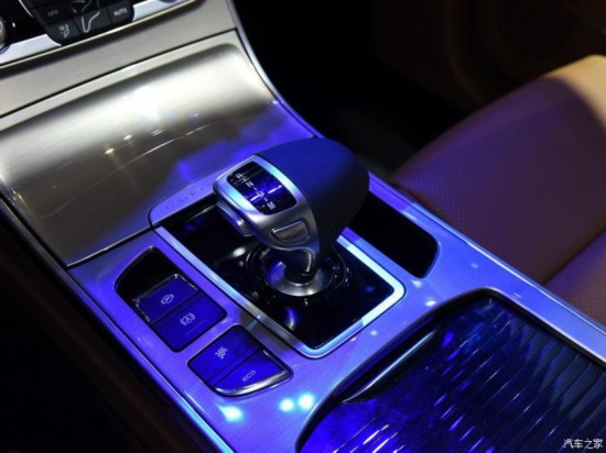 陸風(fēng)汽車 陸風(fēng)榮曜 2020款 1.5GTDI 自動(dòng)智&middot;曜