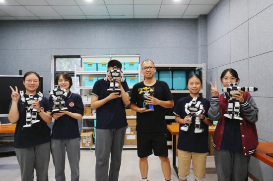 重慶八中科學城中學校科創(chuàng)社團。