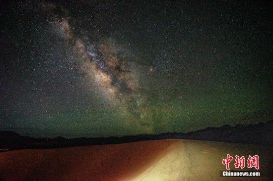 圖為6月20日晚，高原銀河風(fēng)光。曹枝清 攝